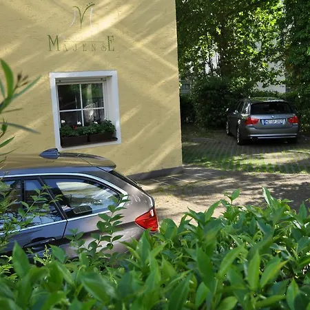 Lägenhetshotell Majense 4*