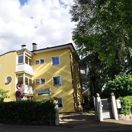 Lägenhetshotell Majense 4*