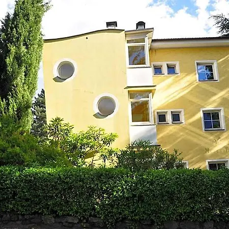 Majense 4*