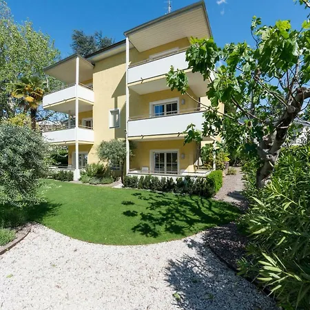 アパートホテル Majense 4*