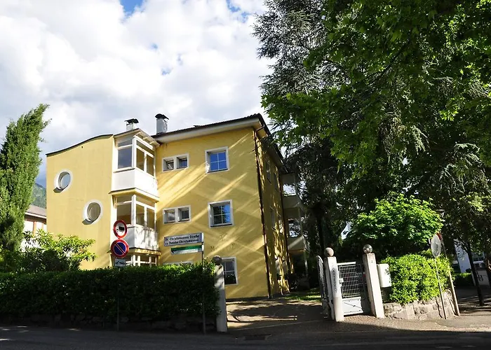 Apart Otel Majense 4*