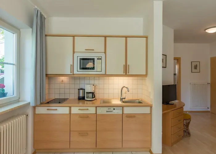 Apart Otel Majense 4*