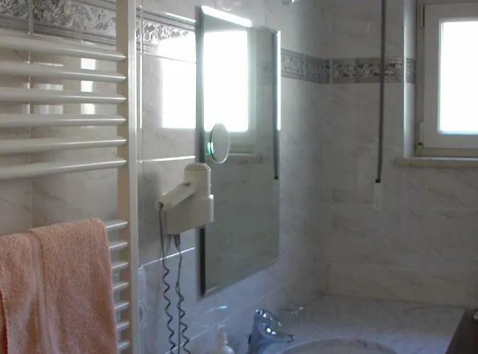 Apart Otel Majense 4*