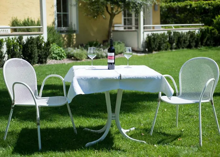 Apart Otel Majense 4*